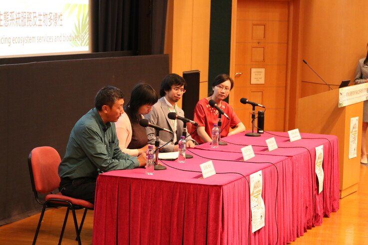 （左起）西安建築科技大學建築學院 王勁韜教授，深圳市北林苑景觀及建築規劃設計院有限公司高級工程師 肖潔舒女士，阿普貝思國際聯合設計機構首席執行官及首席設計師 鄒裕波先生， 香港高等教育科技學院特任導師 史舒琳博士 分享於北京、深圳、香港等地，如何通過優化種植和園境設計，創造更加和諧的城市空間。